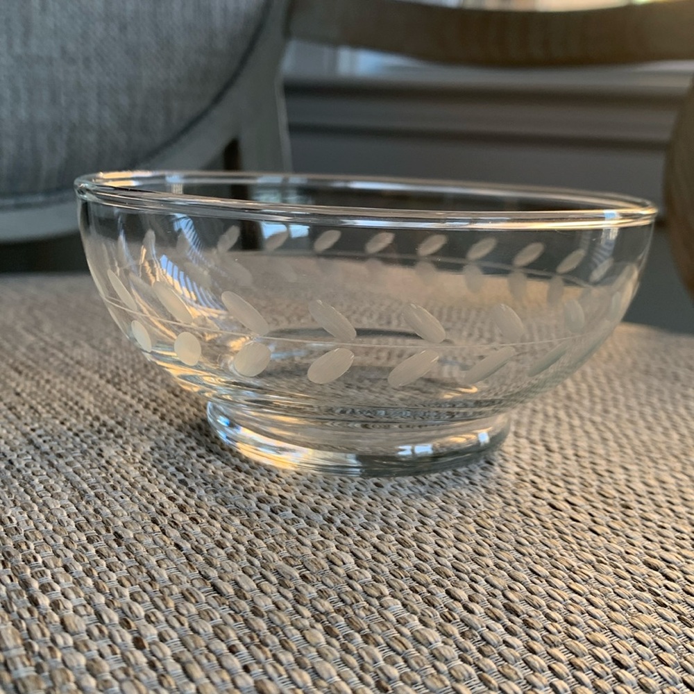 Candy dish with etched leaves